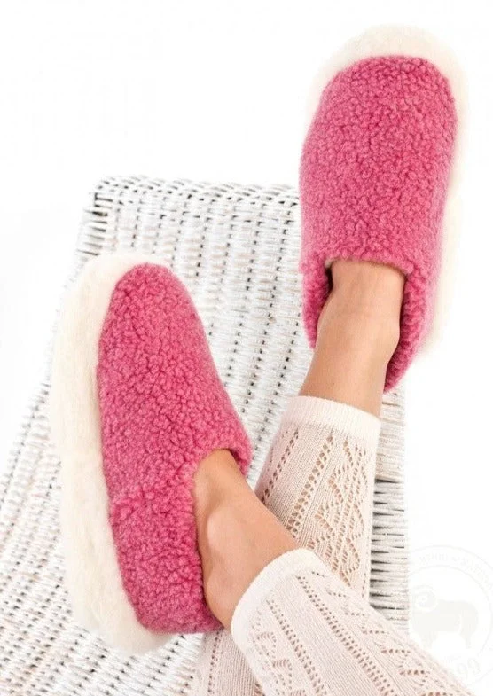 Sheep by the Sea Slippers | Pink