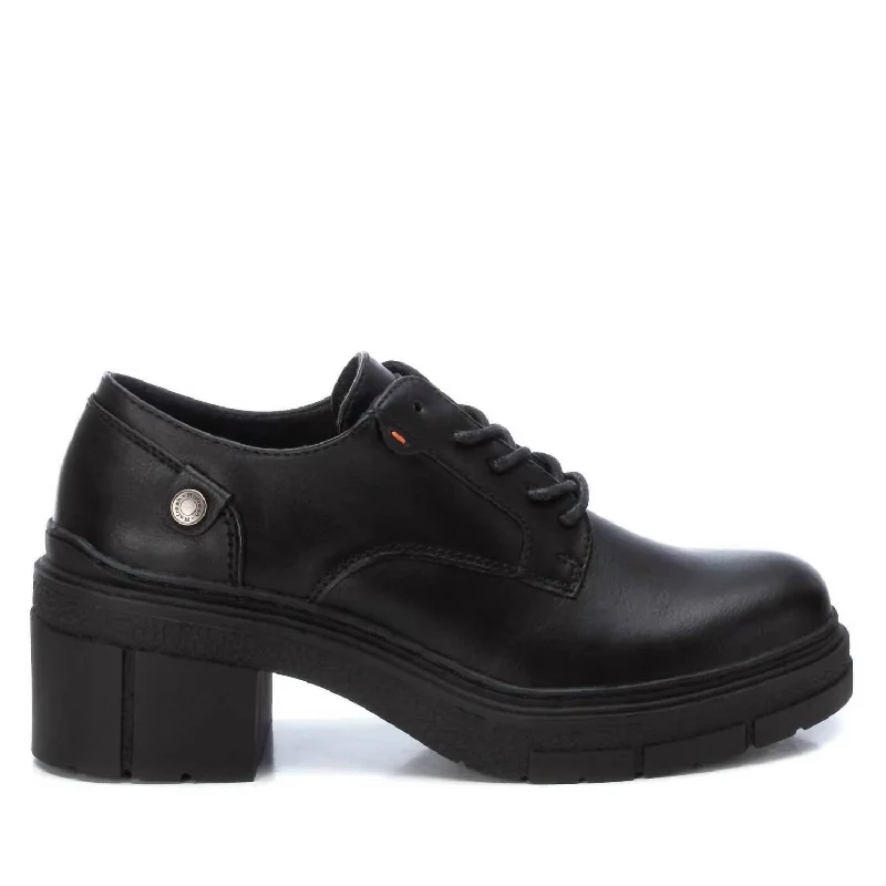 Women's Lace-Up Shoes In Black